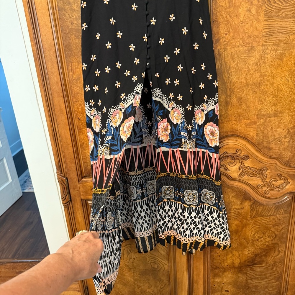 Express Black Floral Maxi Skirt with‎ front slit. Super cute!!🥰 - Picture 2 of 5